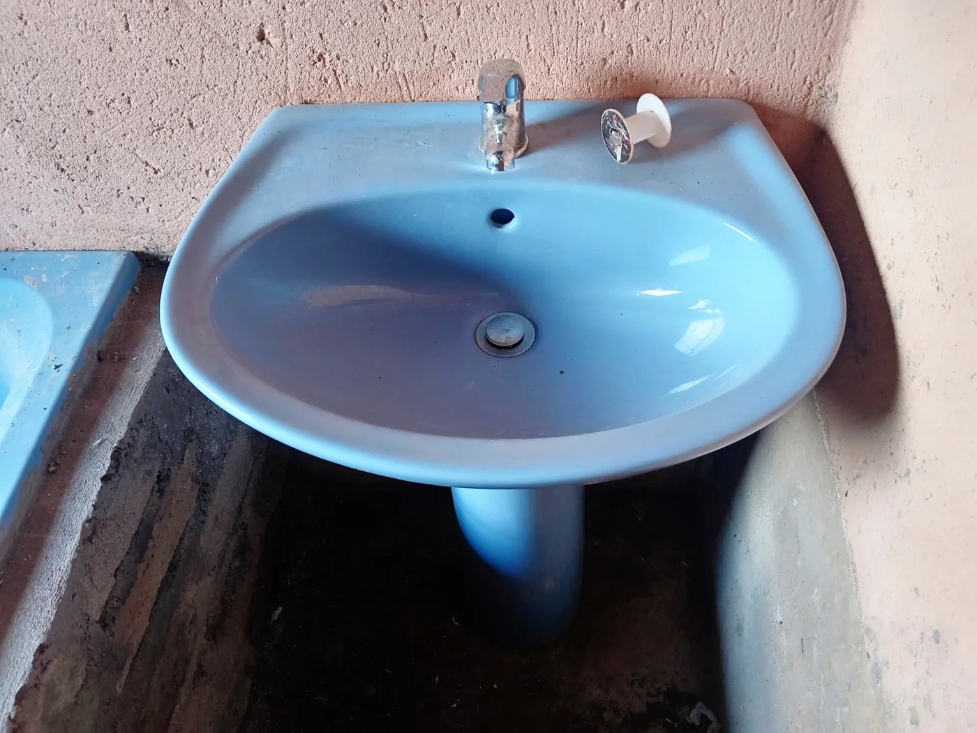 Bathroom basin and tap installation